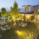 Sunny Hill 3*