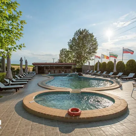 Отель Sunny Hill Studios