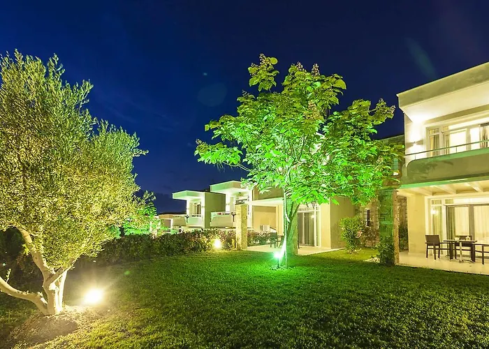 Sunny Hill Studios Отель 3*